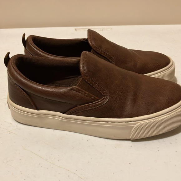 Very Good Boys 12 Old Navy Brown Slip on Shoes Lightly worn Elastic Inserts - Picture 2 of 8